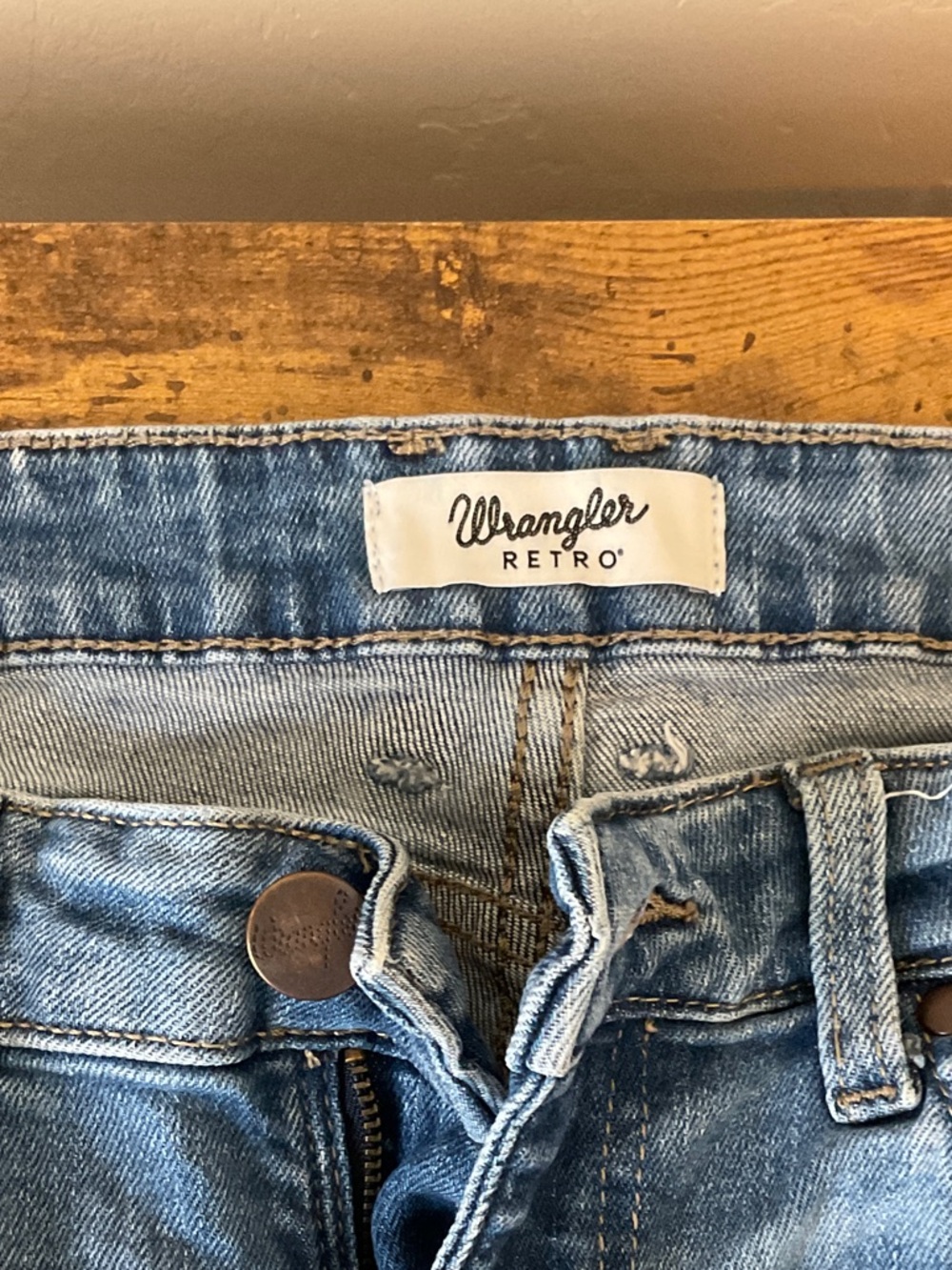 Wrangler blue denim jeans with embroidered W back pockets - Picture 6 of 7